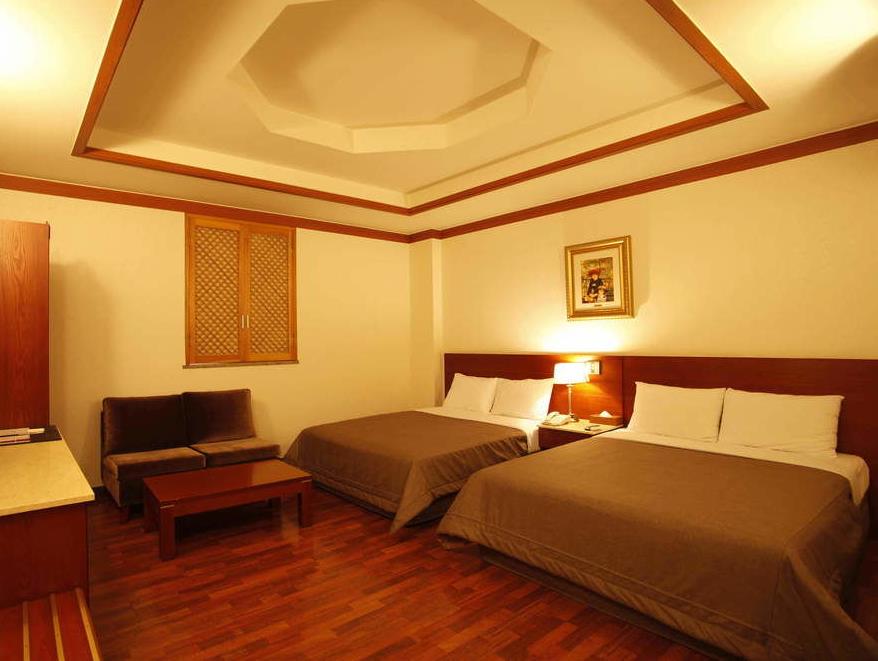 Incheon Airport Queen