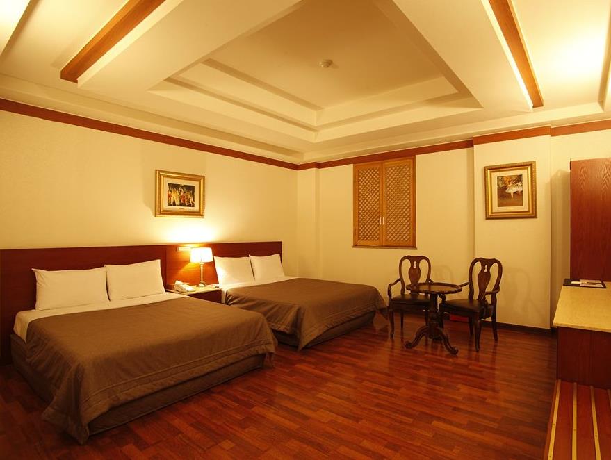 Incheon Airport Queen