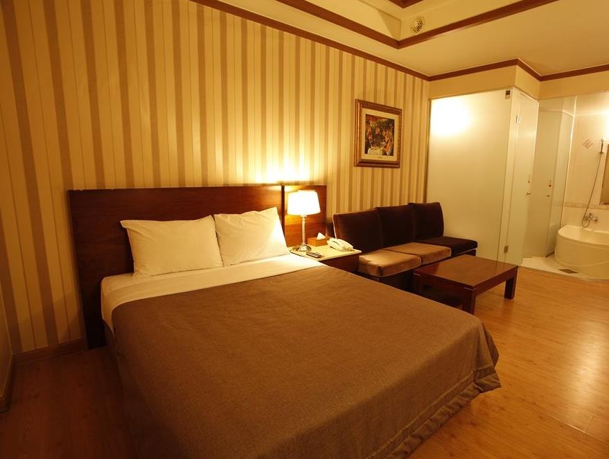 Incheon Airport Queen