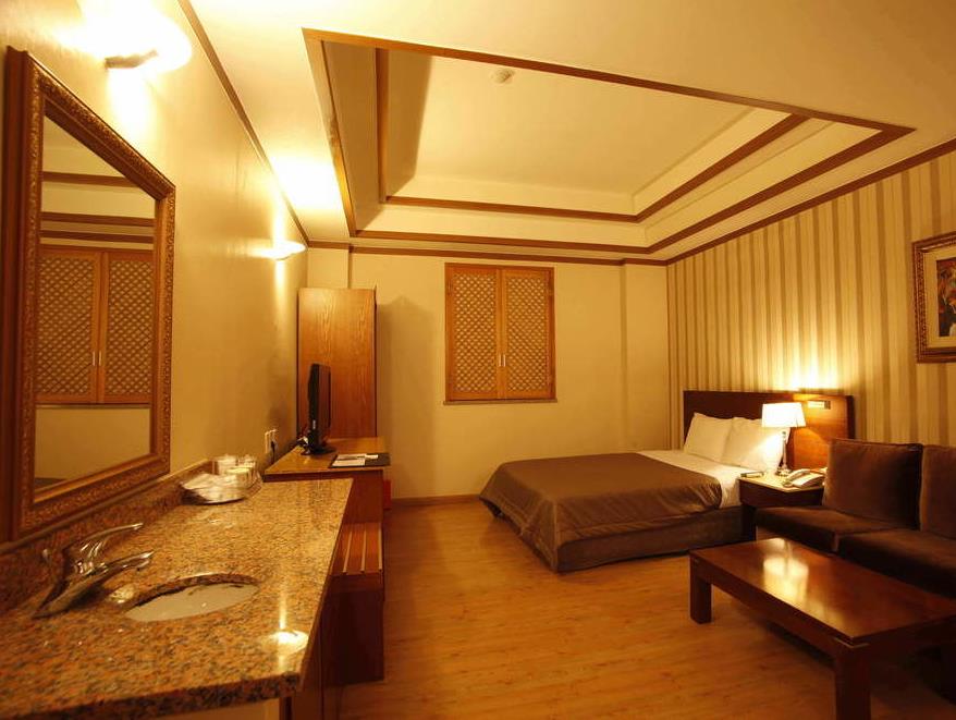 Incheon Airport Queen