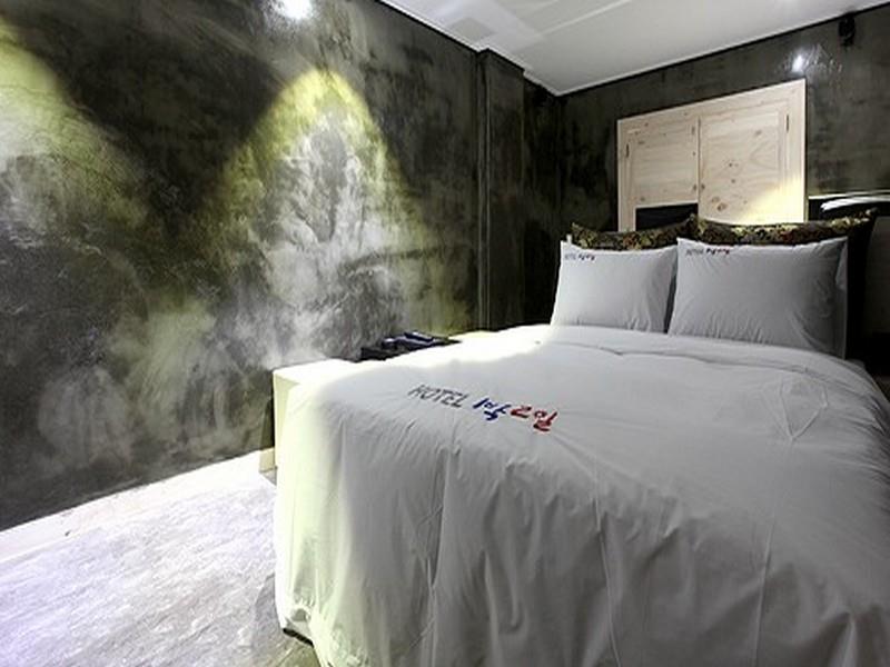 One Night Two Day Hotel