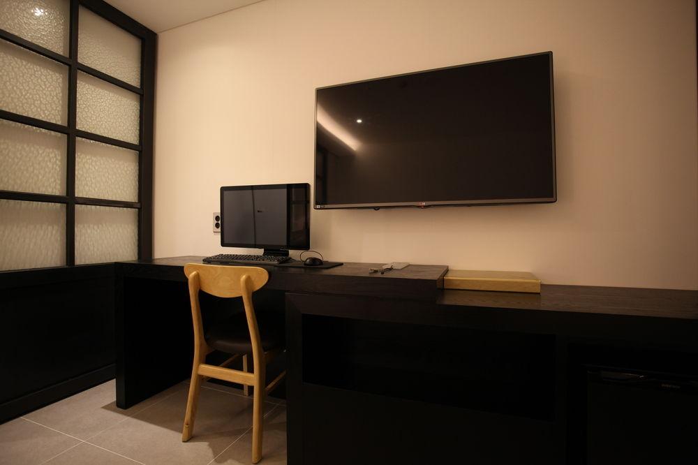 R. Lee Suite Hotel Ganseok