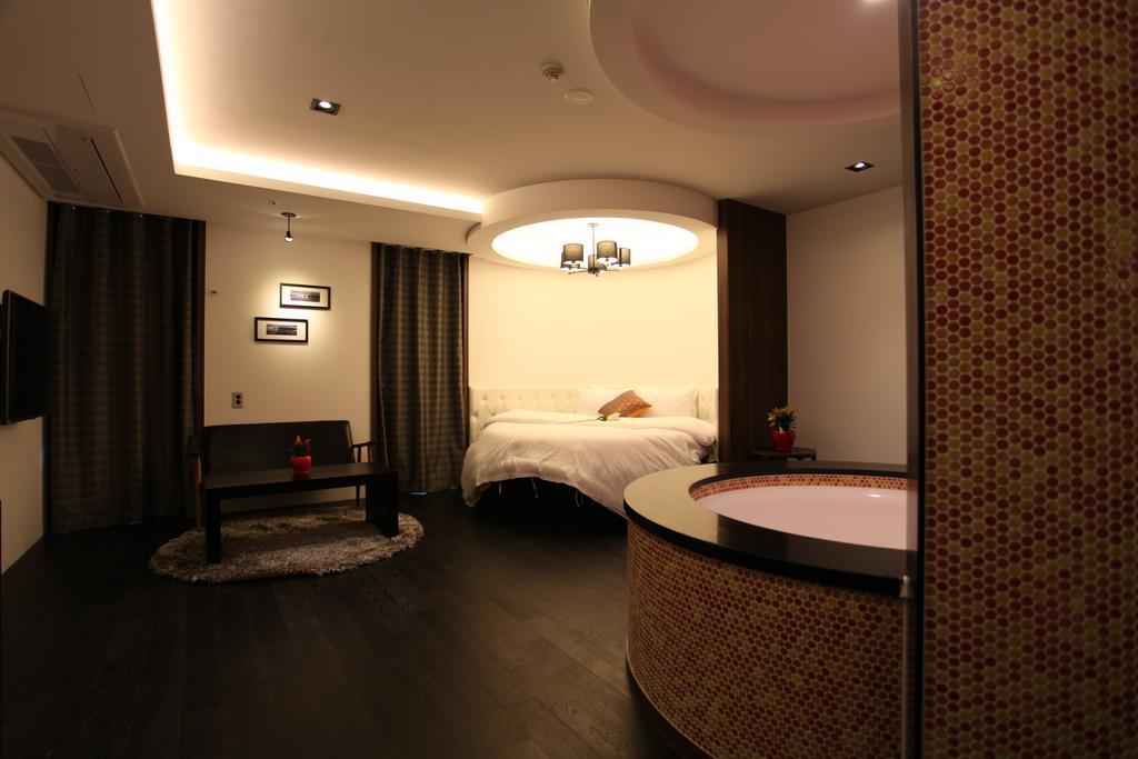 R. Lee Suite Hotel Ganseok