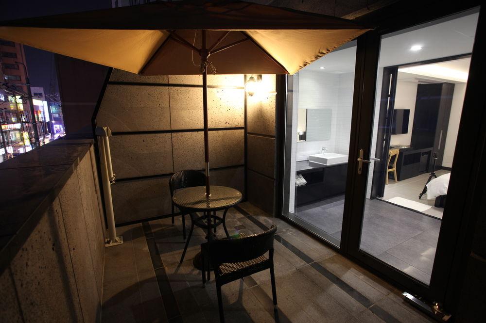 R. Lee Suite Hotel Ganseok