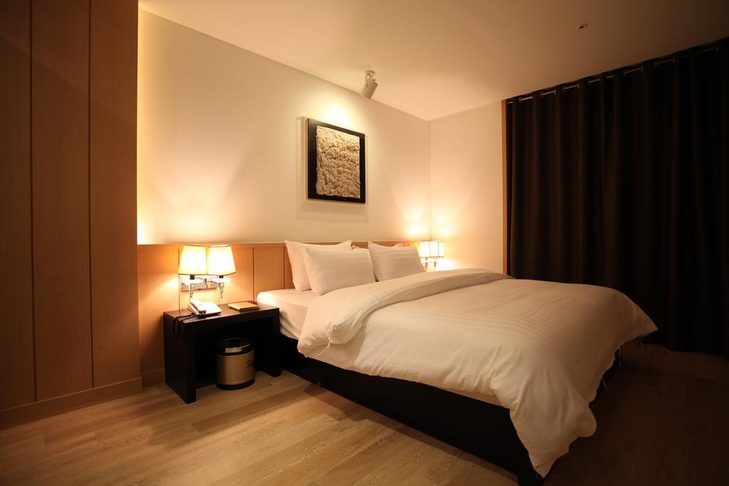 R. Lee Suite Hotel Ganseok