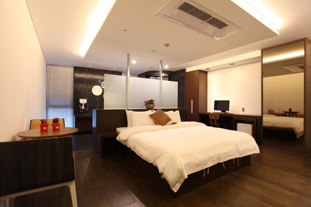 R. Lee Suite Hotel Ganseok