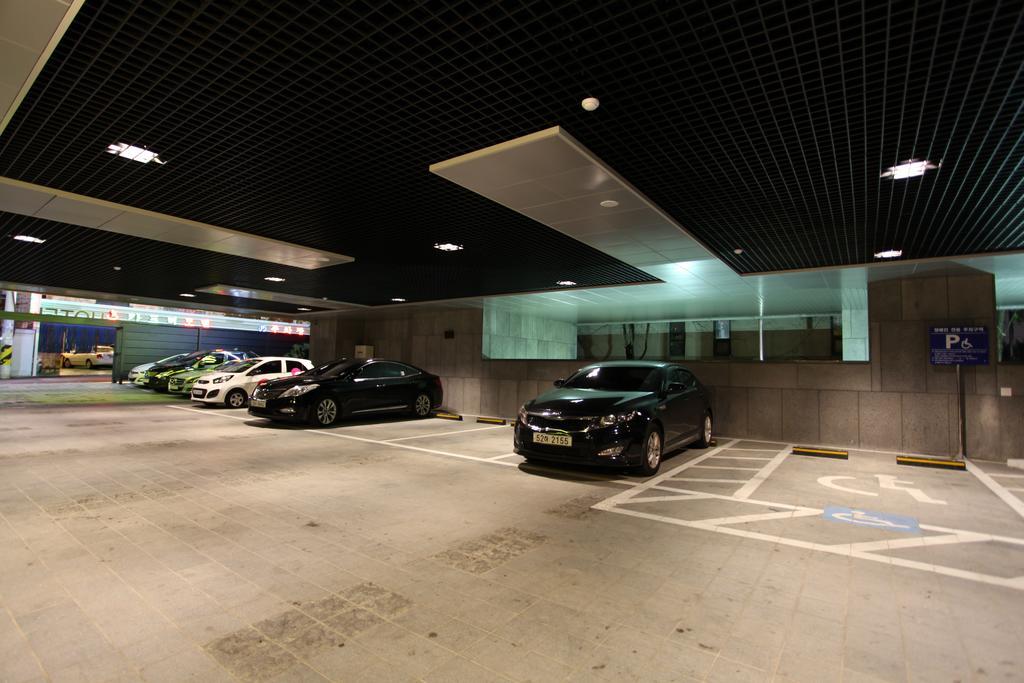 R. Lee Suite Hotel Ganseok