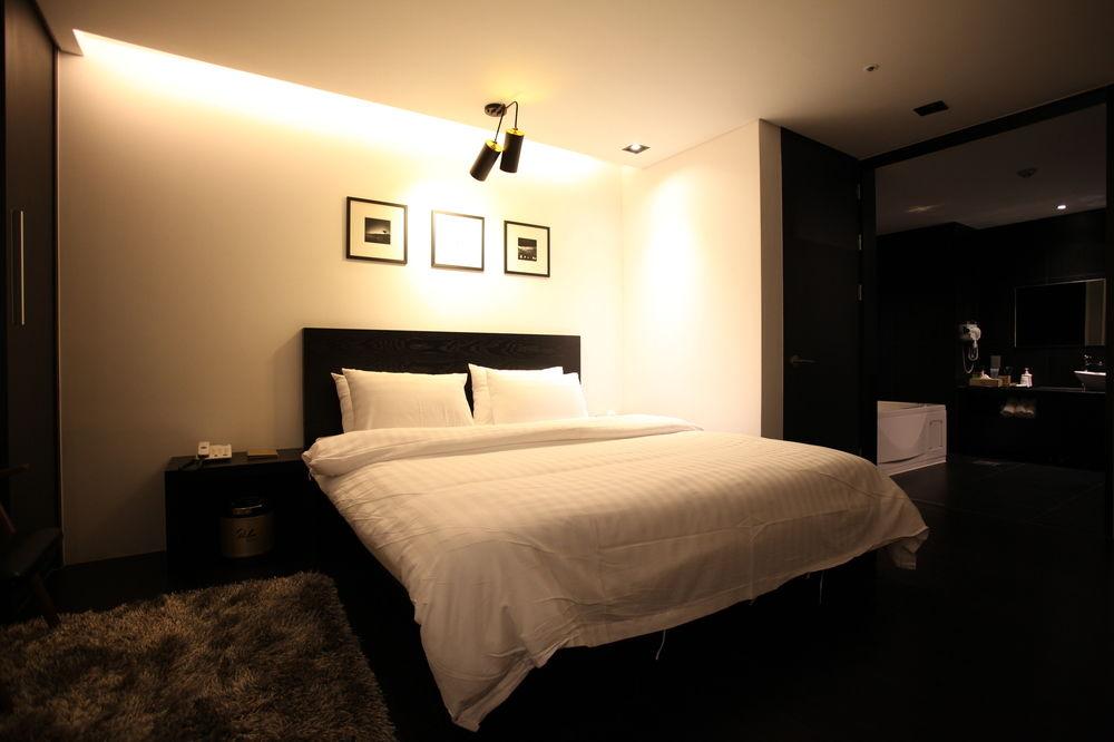 R. Lee Suite Hotel Ganseok