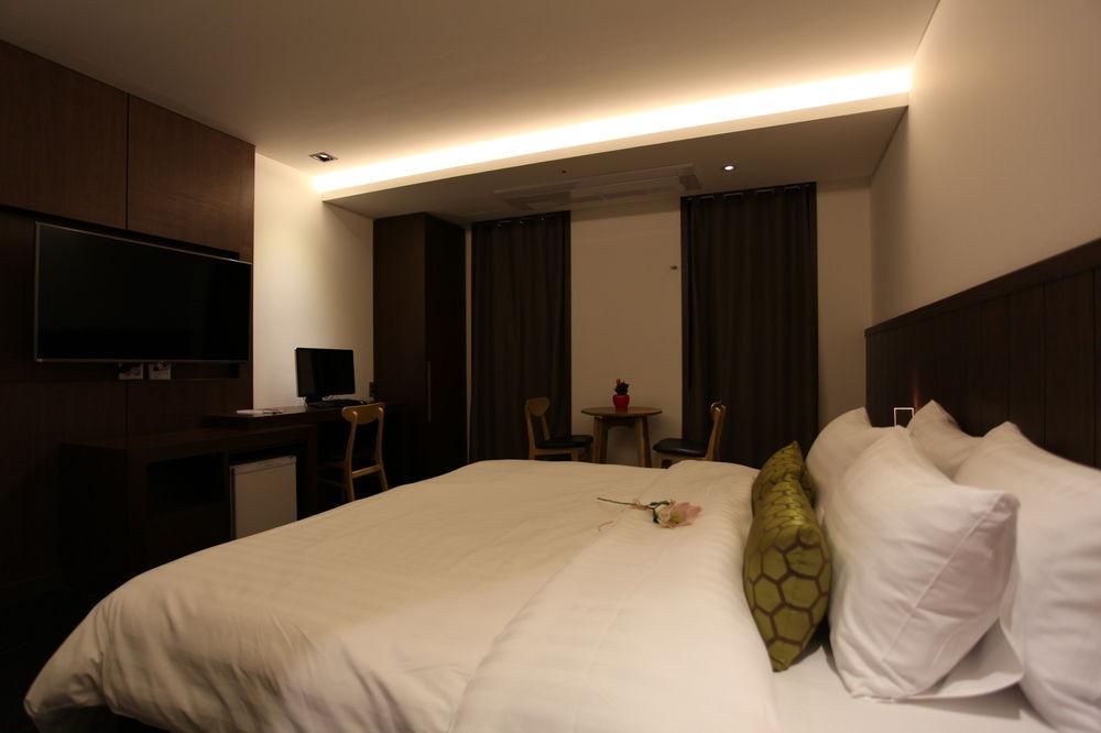 R. Lee Suite Hotel Ganseok