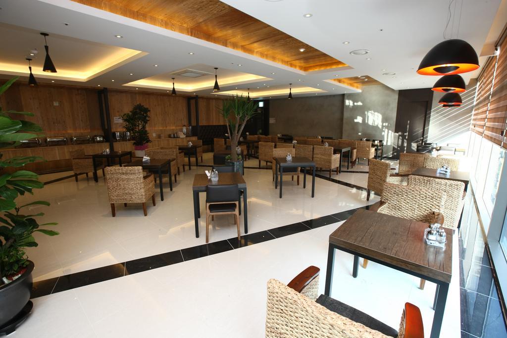 R. Lee Suite Hotel Ganseok