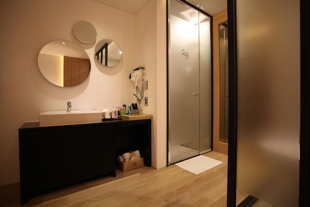 R. Lee Suite Hotel Ganseok