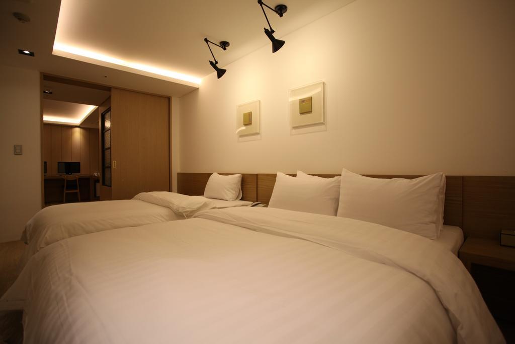 R. Lee Suite Hotel Ganseok