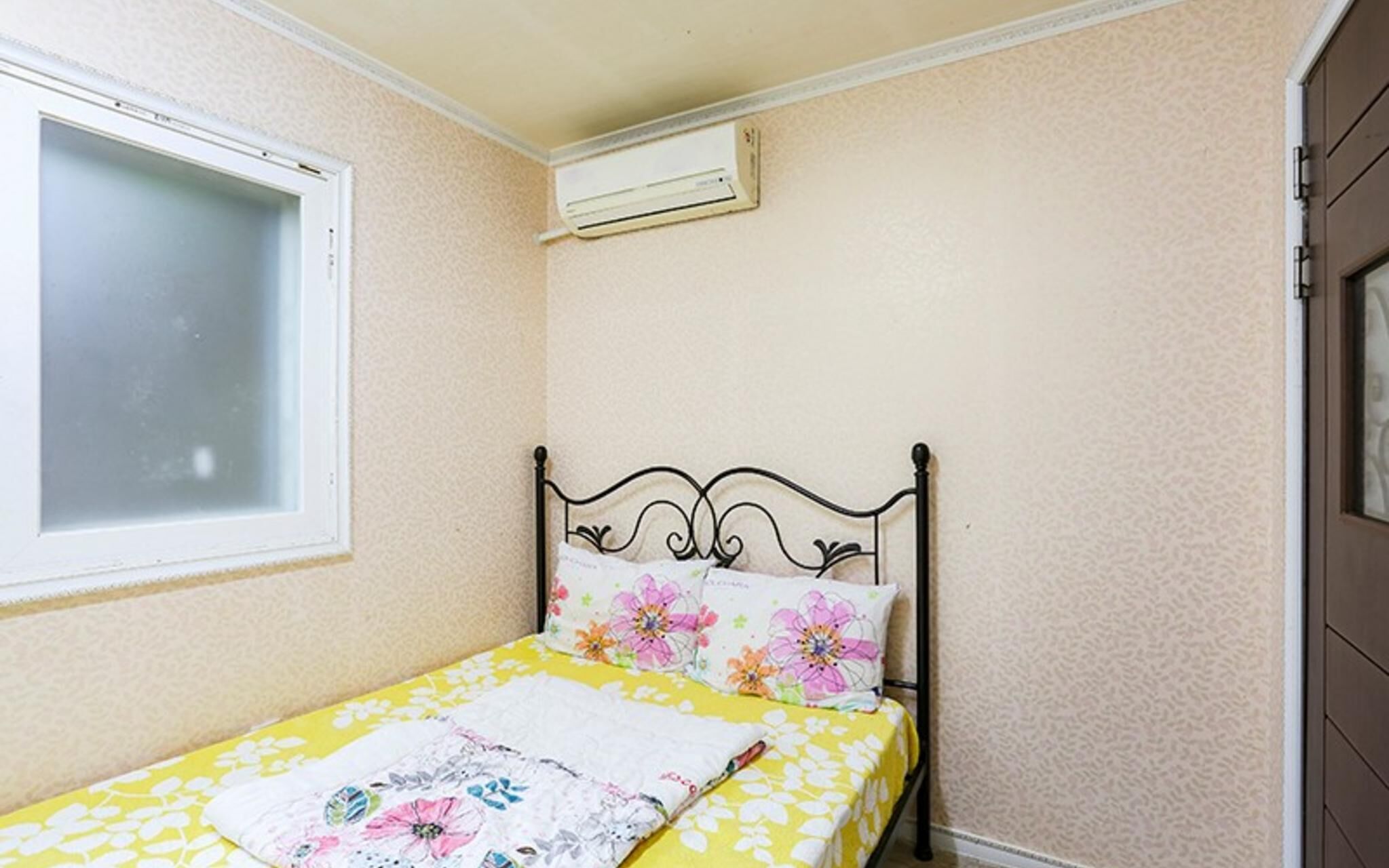 Seokmodo Beach White House Pension