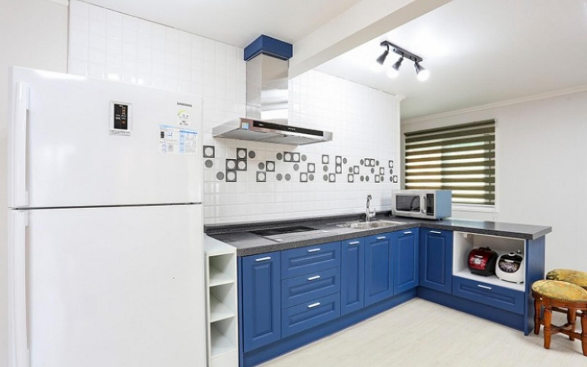 Seokmodo Beach White House Pension