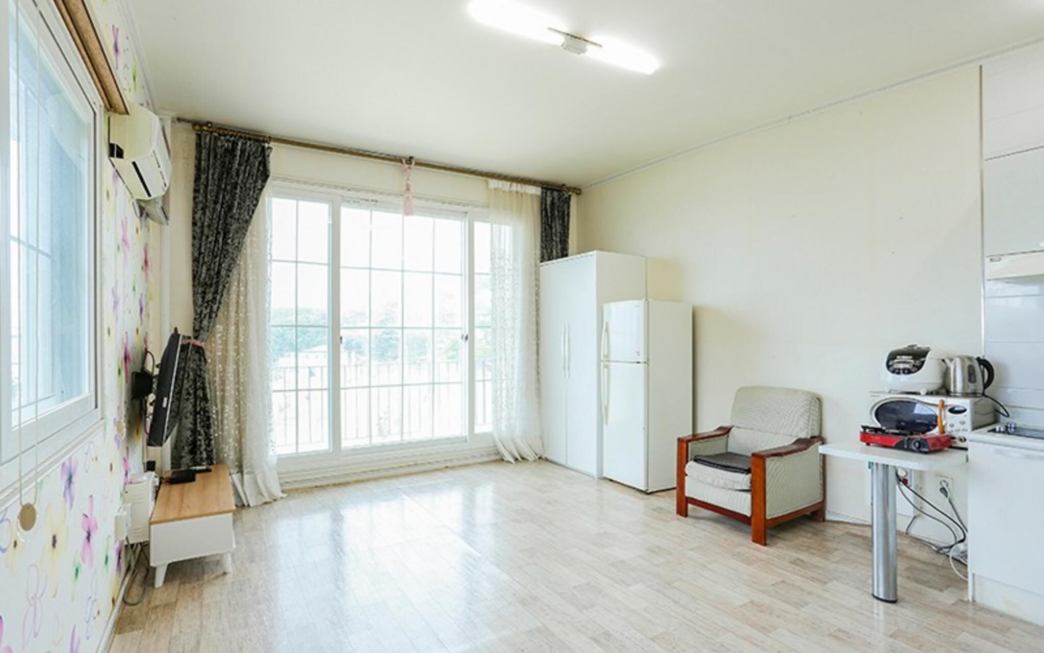 Seokmodo Beach White House Pension