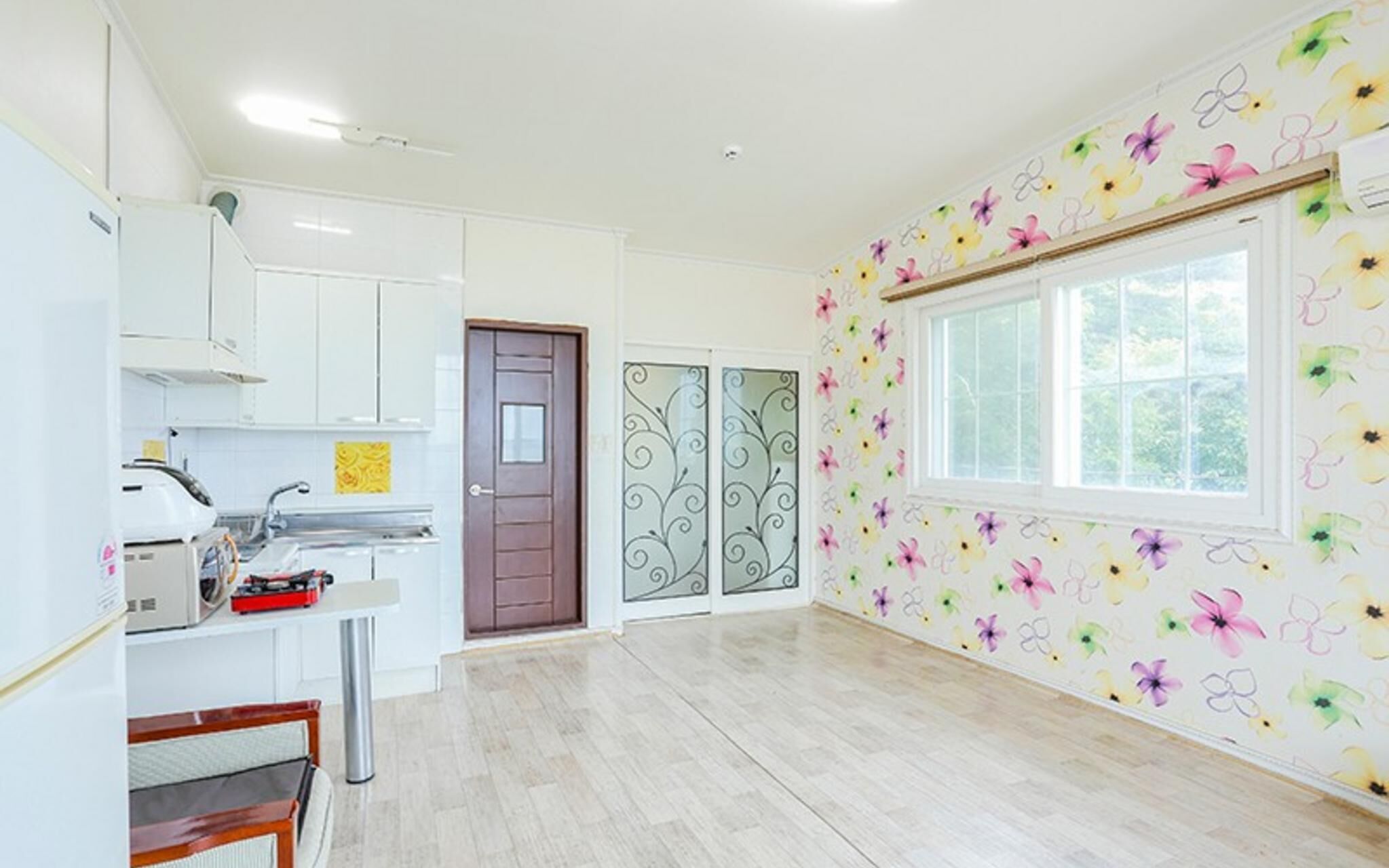 Seokmodo Beach White House Pension