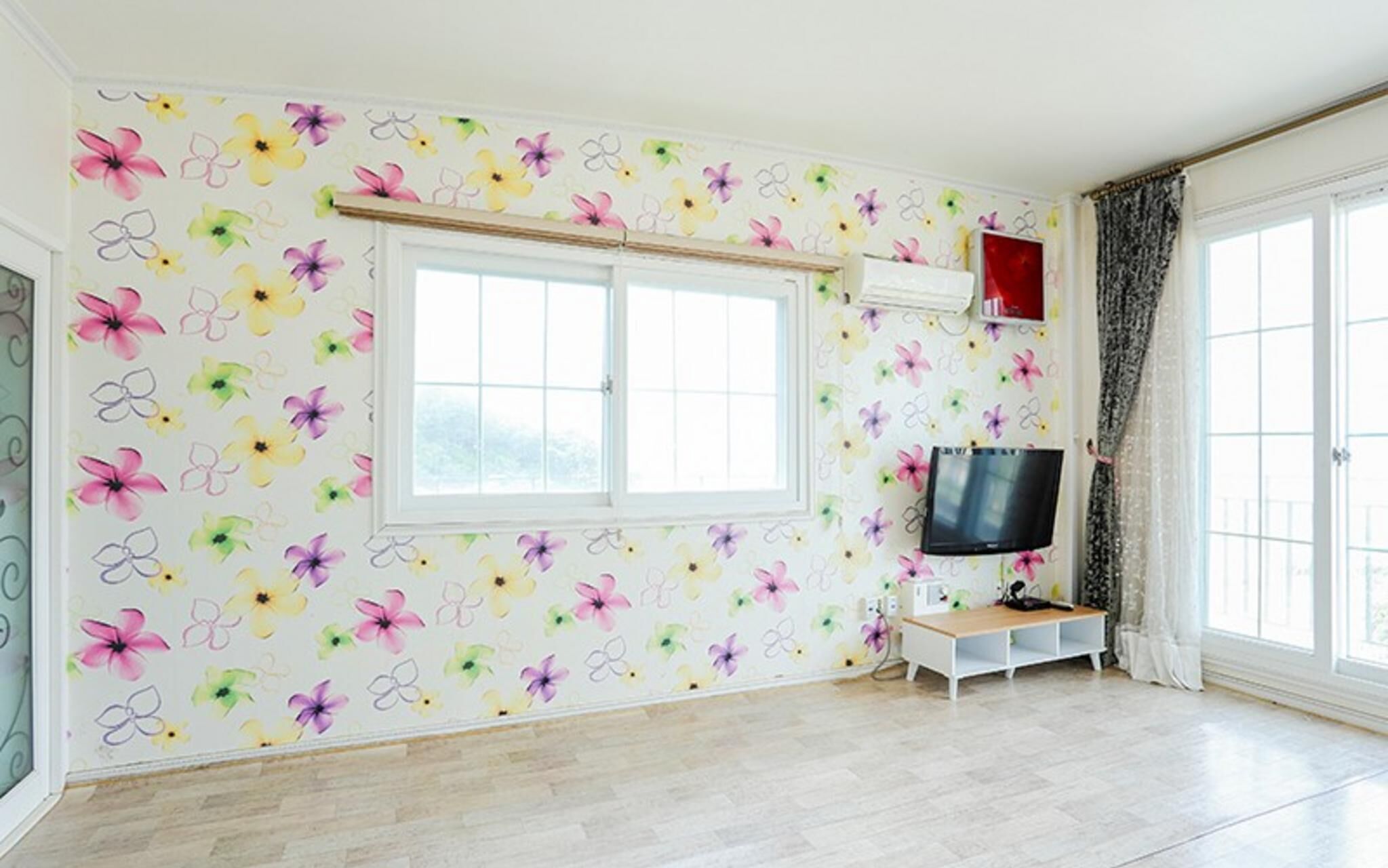 Seokmodo Beach White House Pension