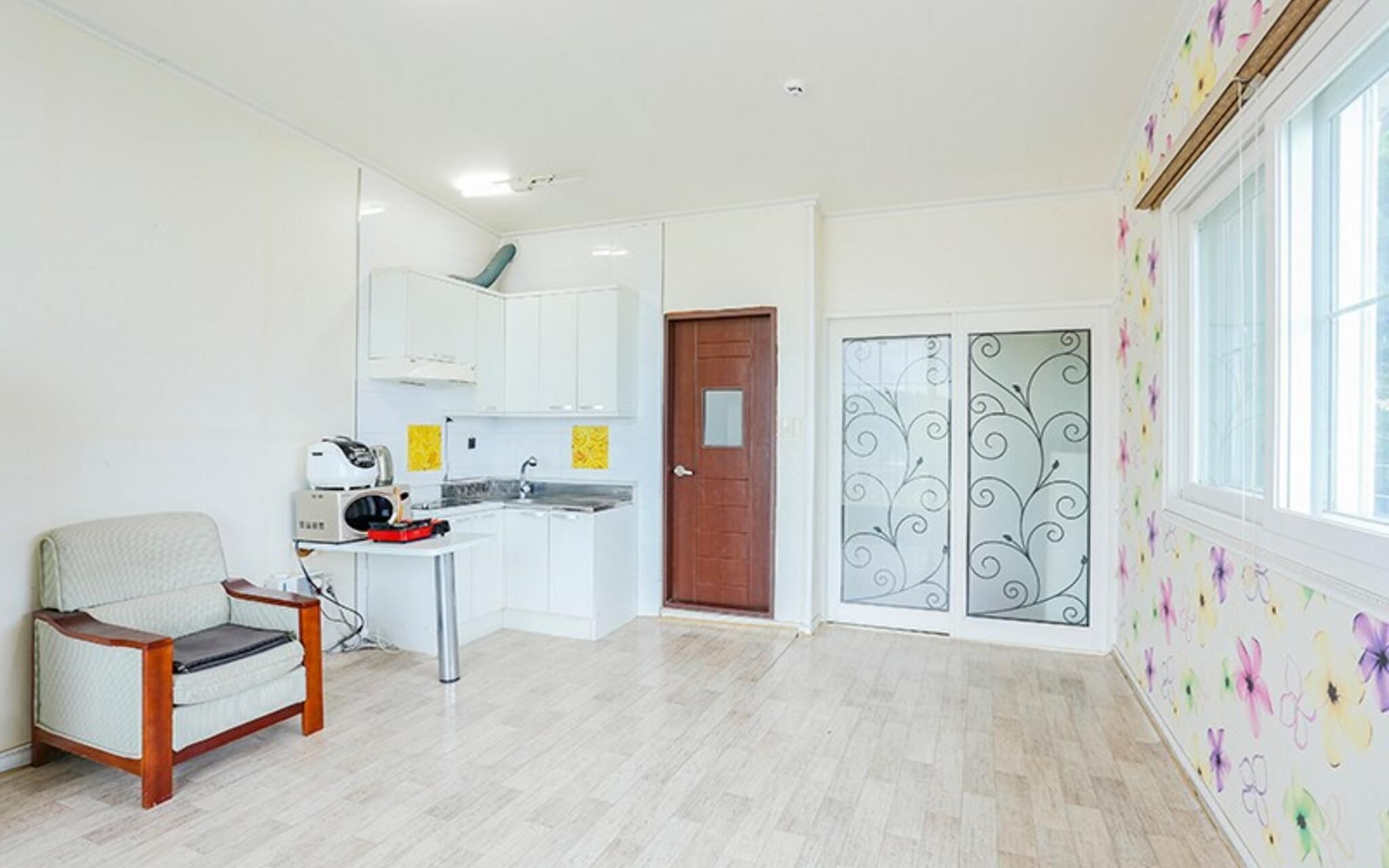 Seokmodo Beach White House Pension