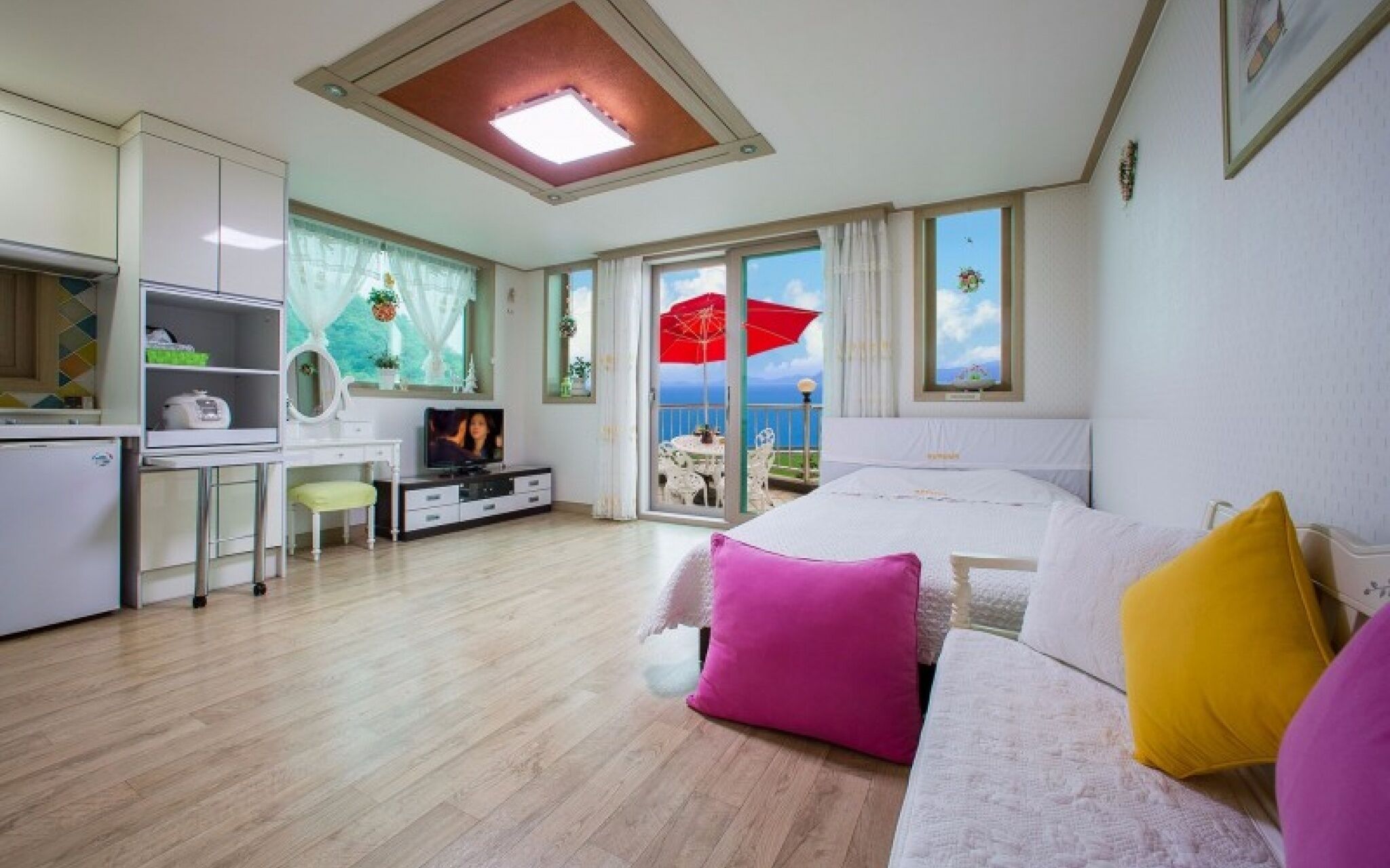 Seokmodo White Wing Pension