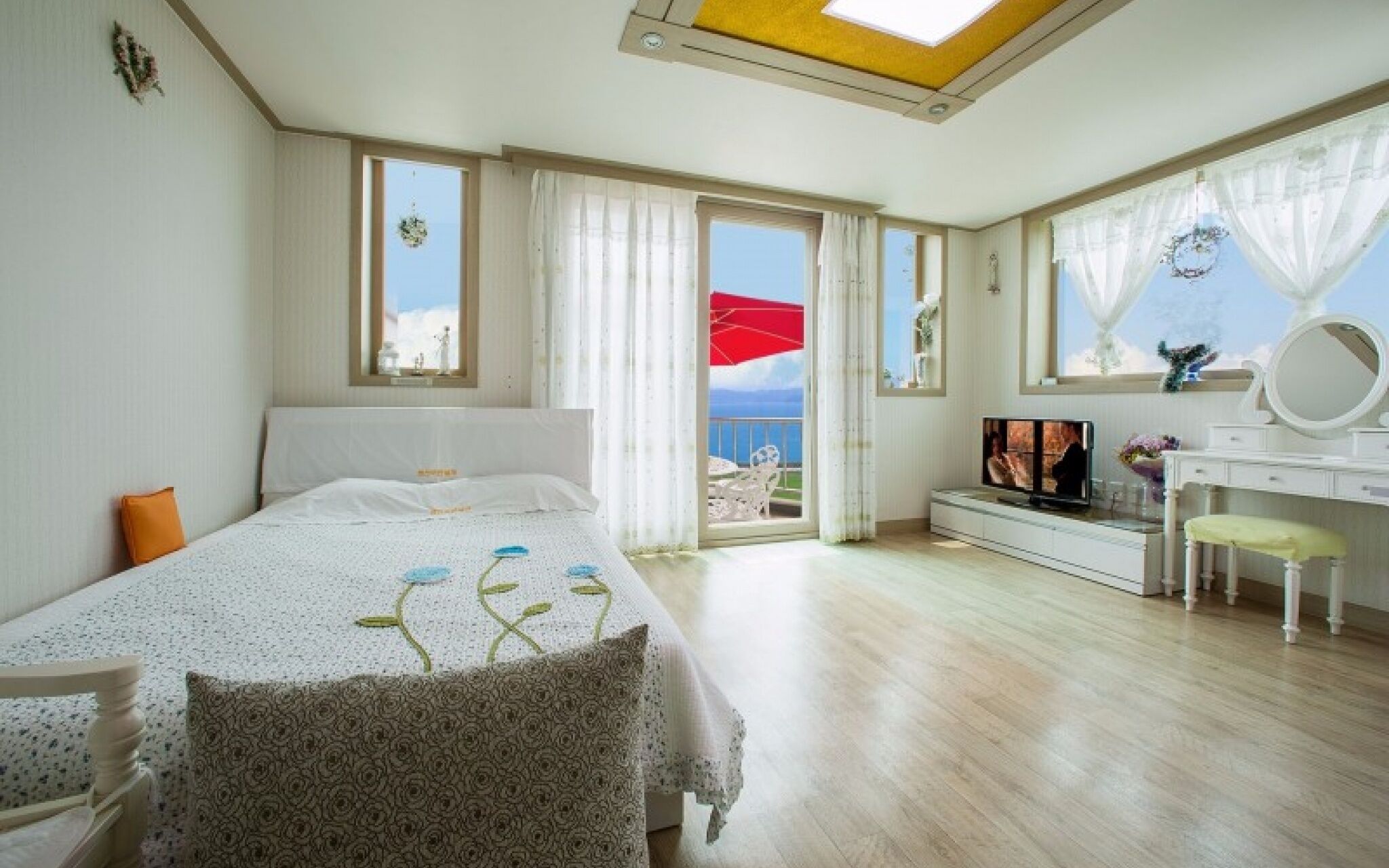 Seokmodo White Wing Pension