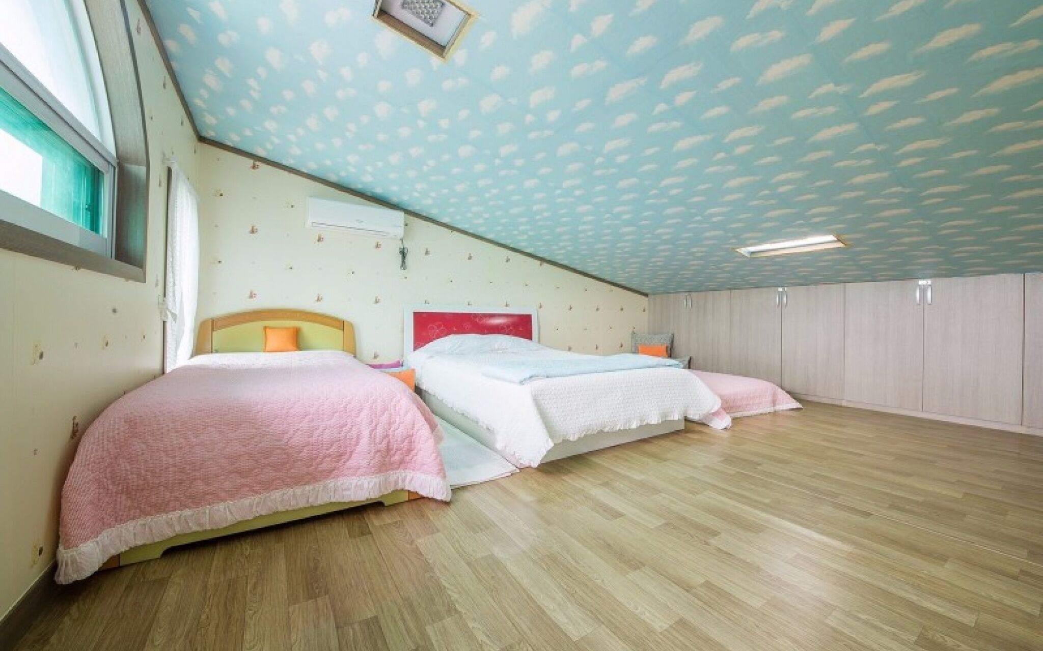 Seokmodo White Wing Pension