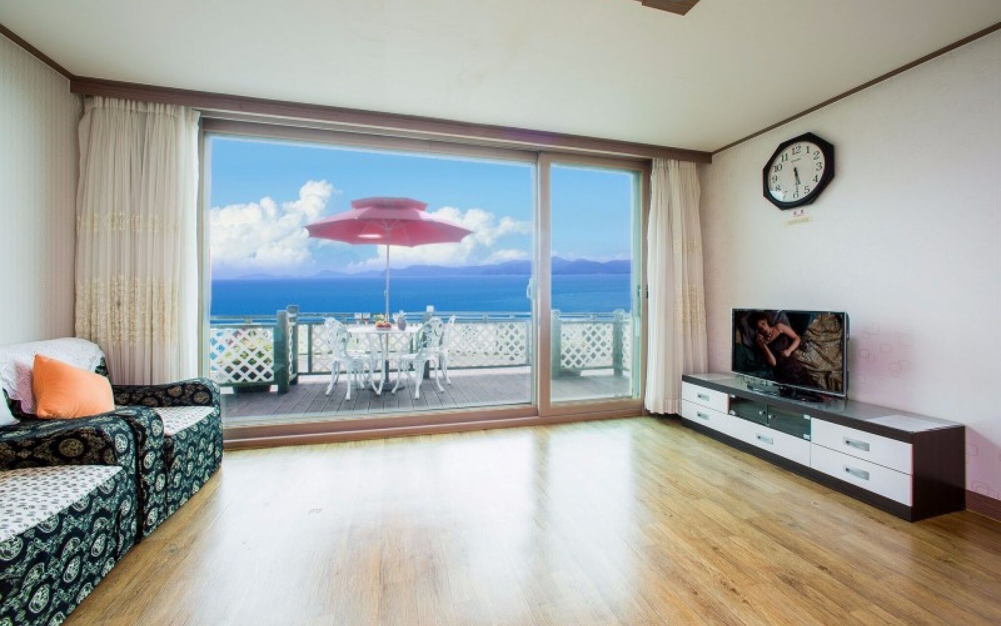 Seokmodo White Wing Pension