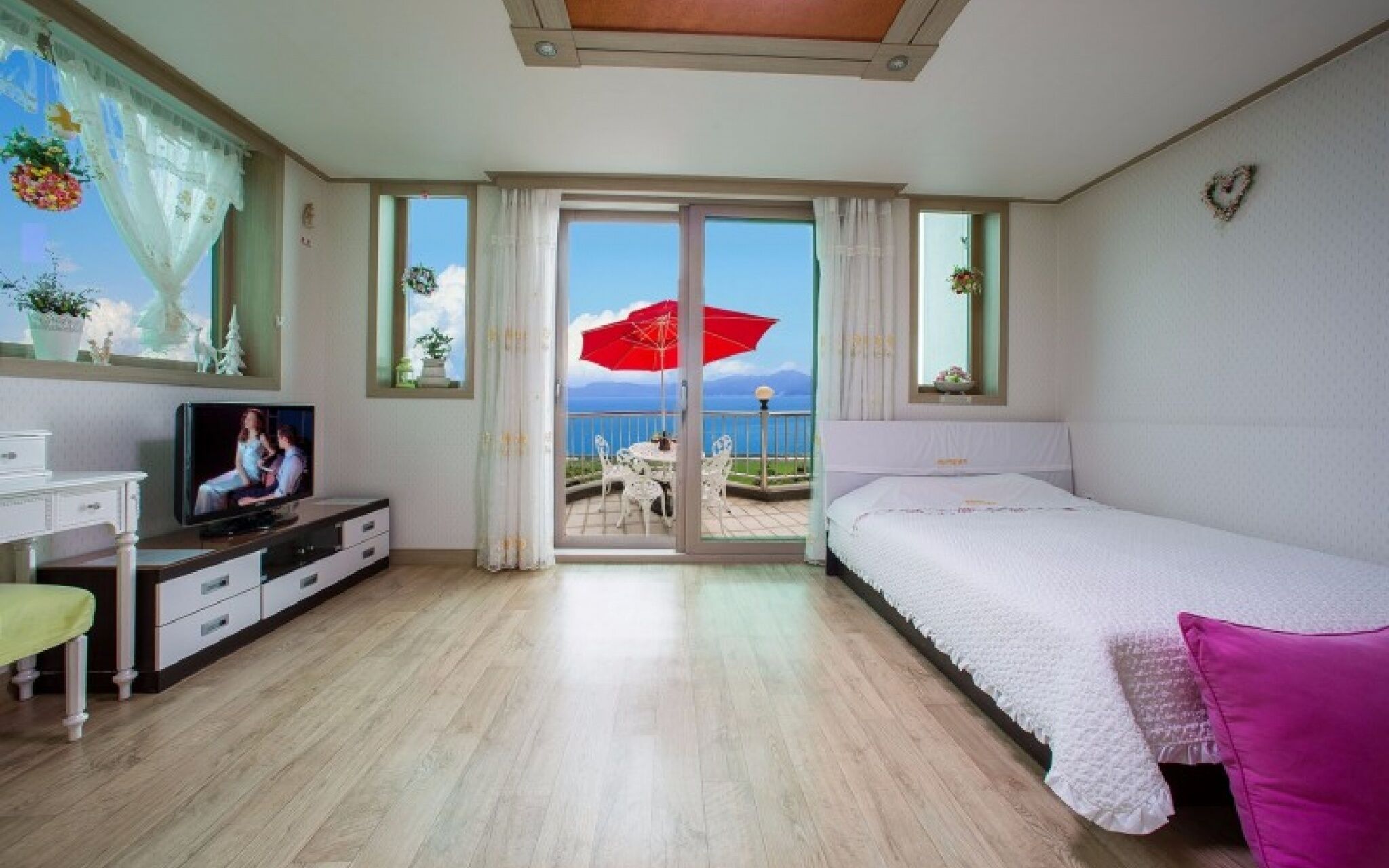 Seokmodo White Wing Pension