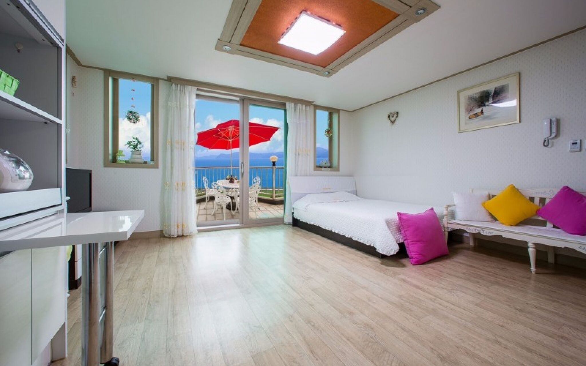 Seokmodo White Wing Pension