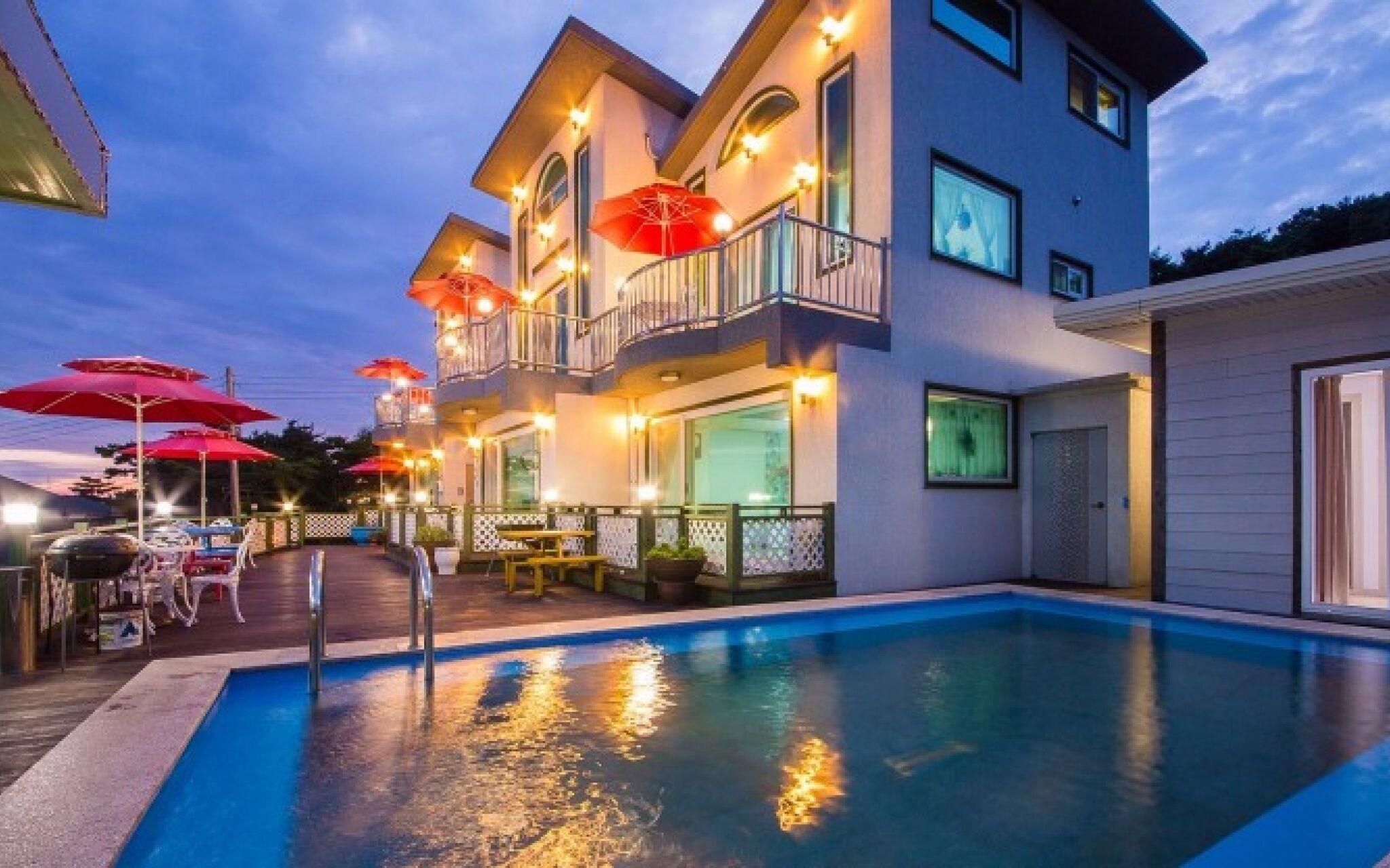 Seokmodo White Wing Pension