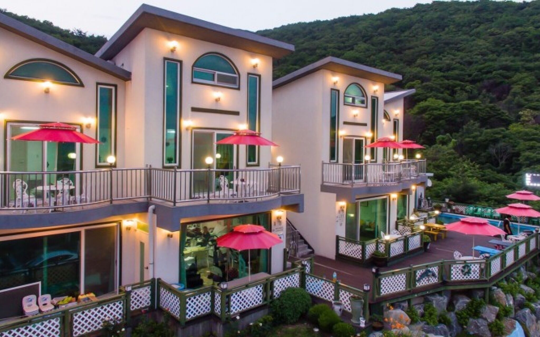 Seokmodo White Wing Pension