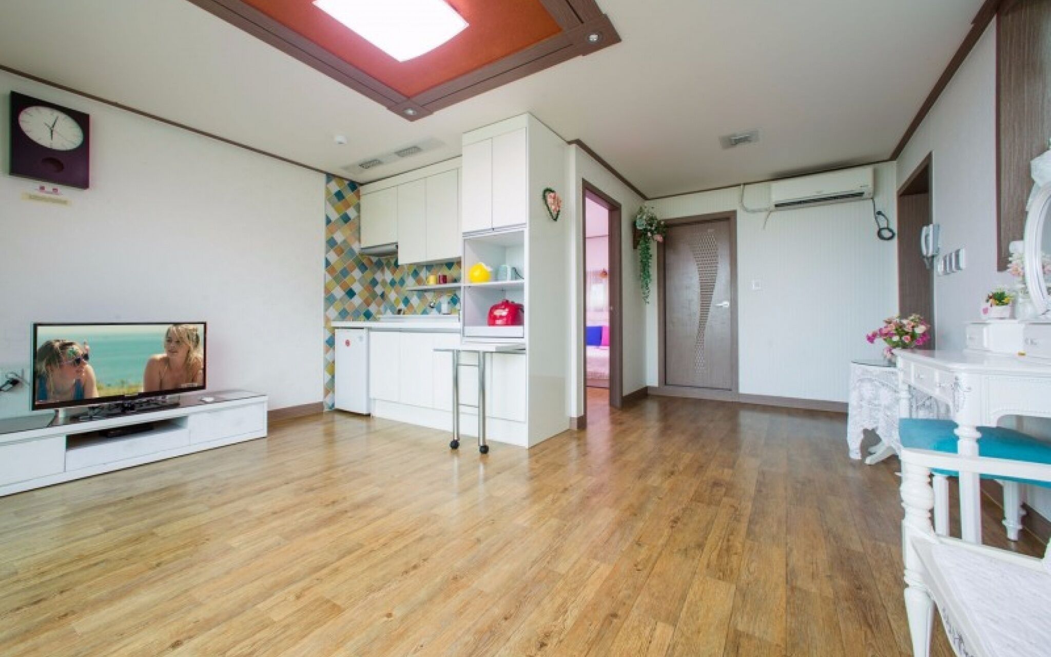 Seokmodo White Wing Pension