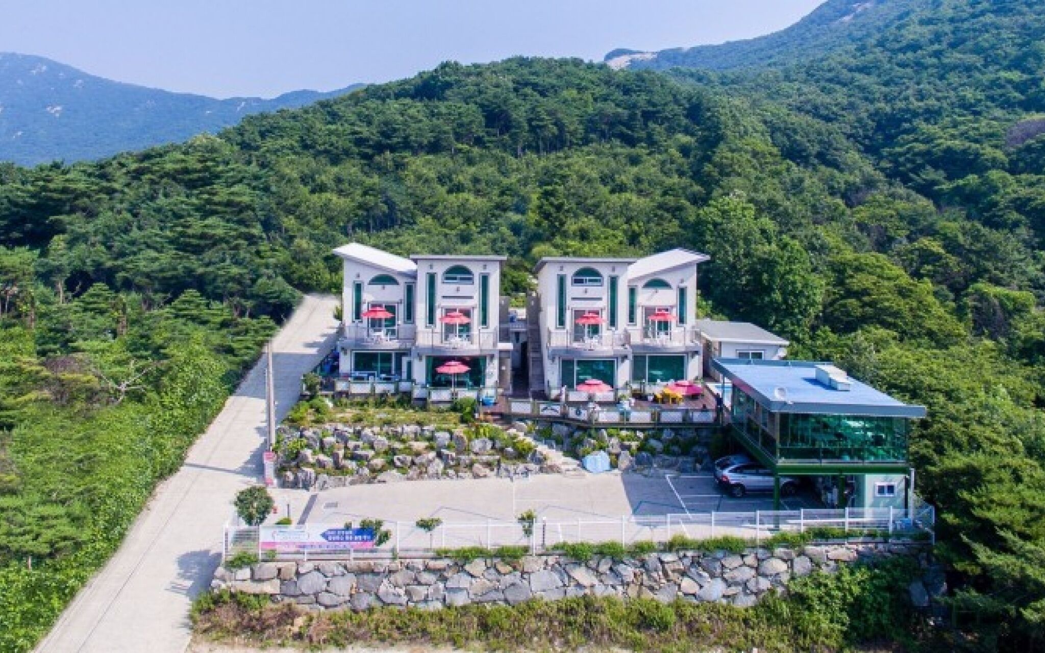 Seokmodo White Wing Pension