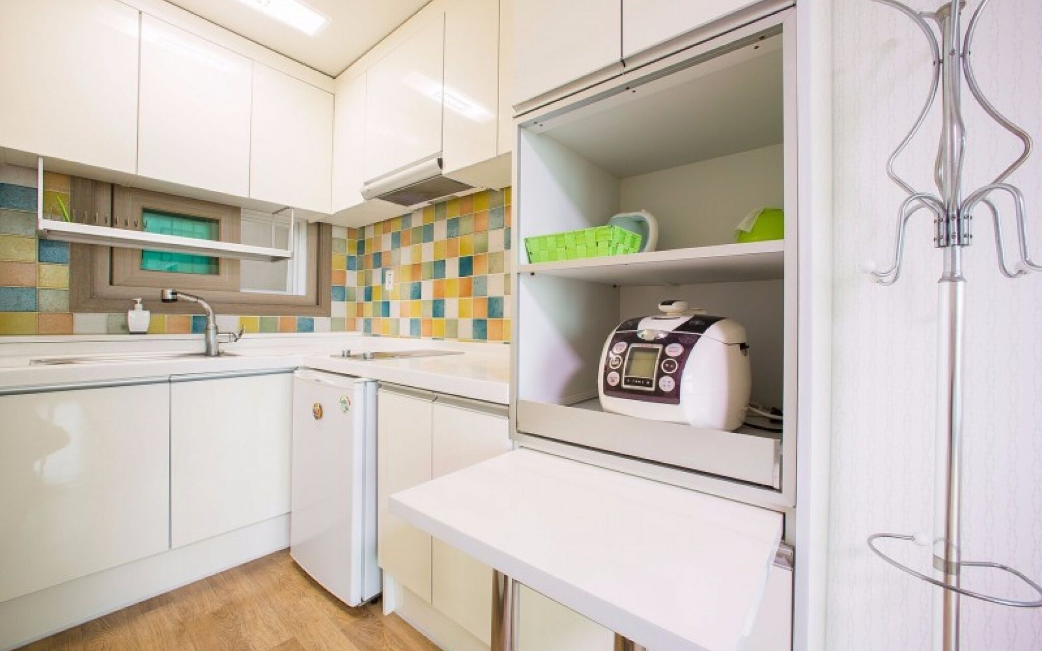 Seokmodo White Wing Pension