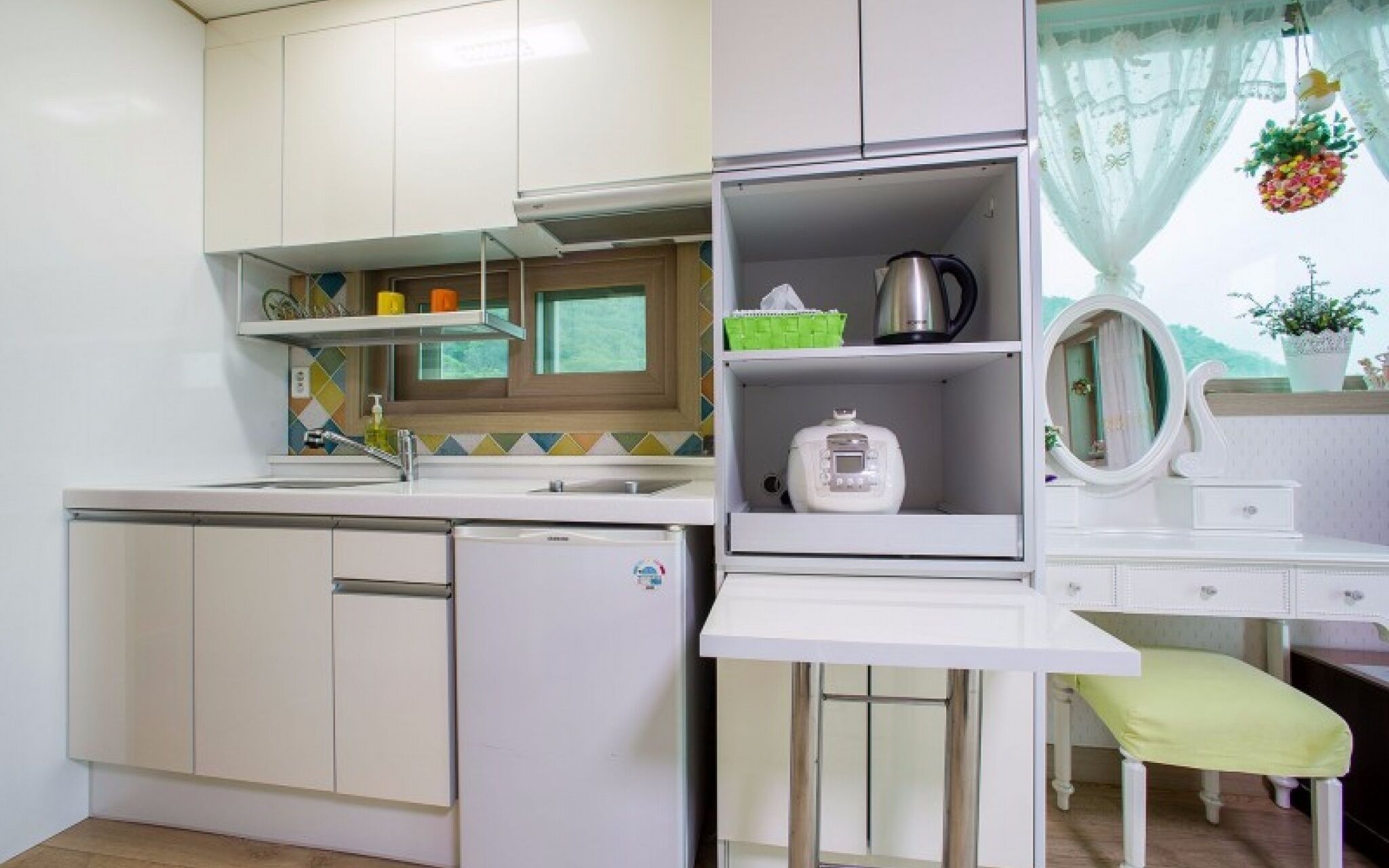 Seokmodo White Wing Pension