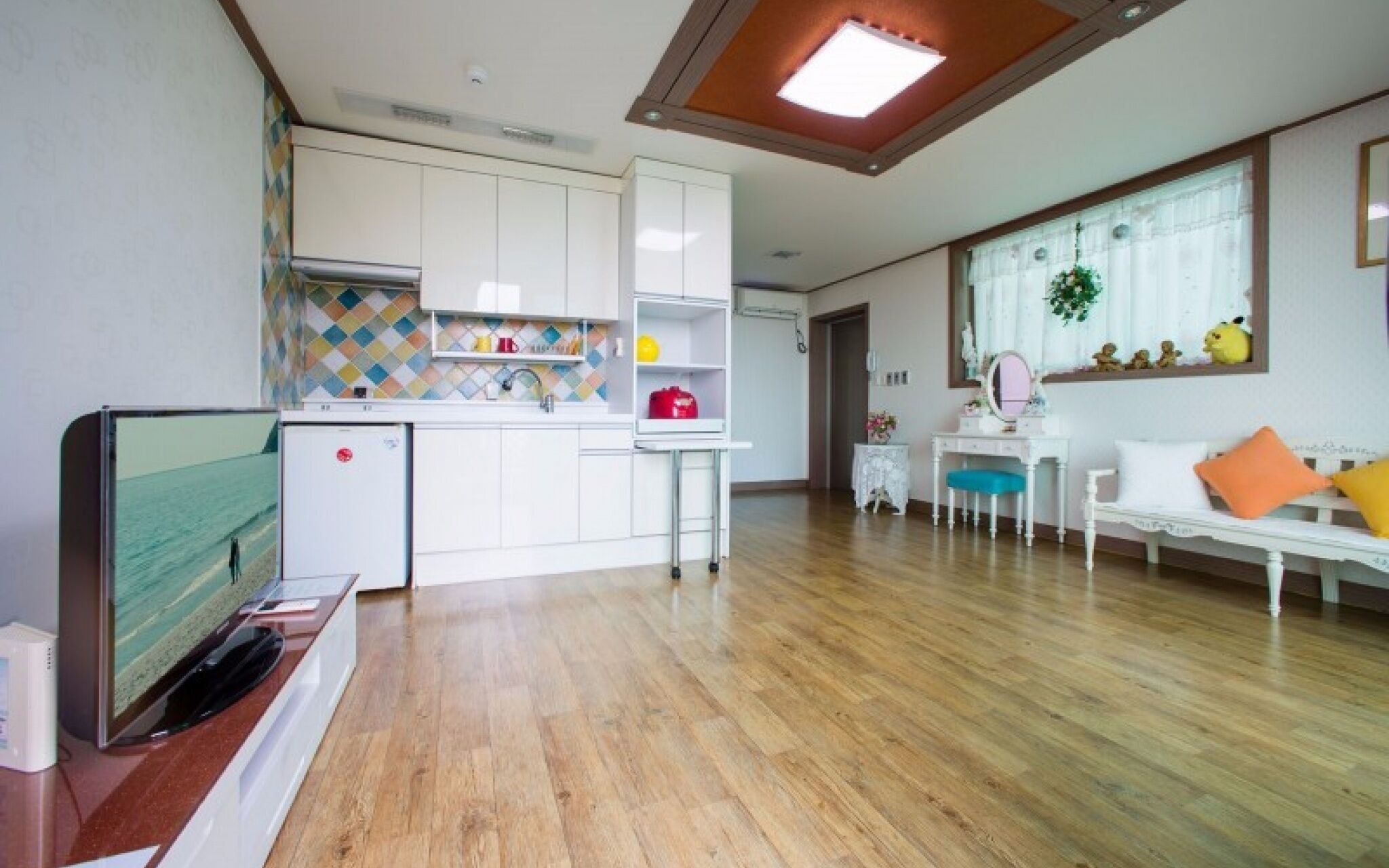 Seokmodo White Wing Pension