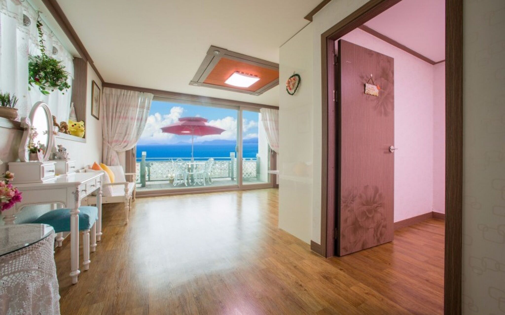 Seokmodo White Wing Pension