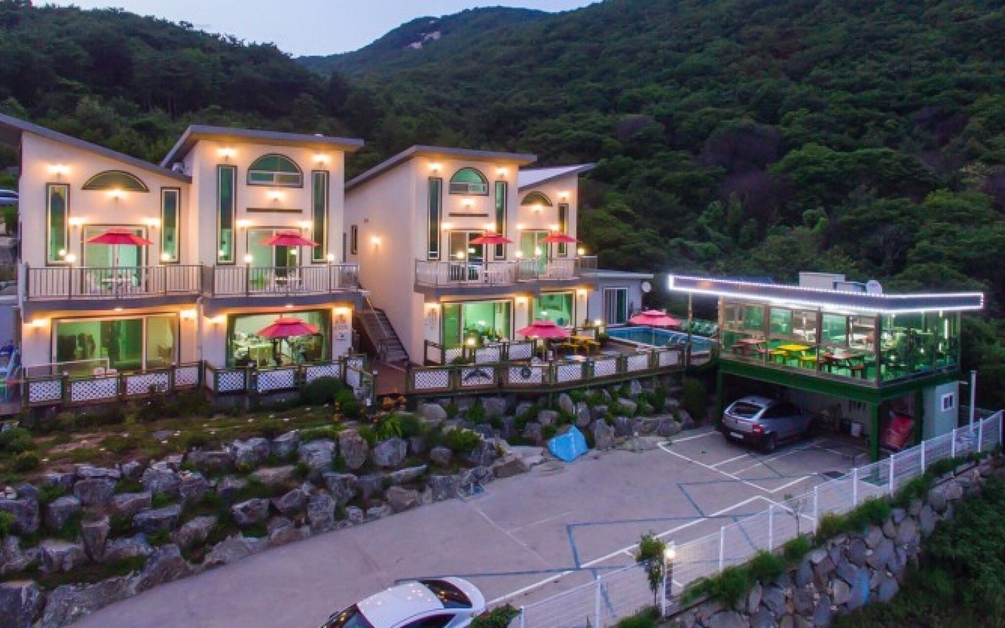 Seokmodo White Wing Pension