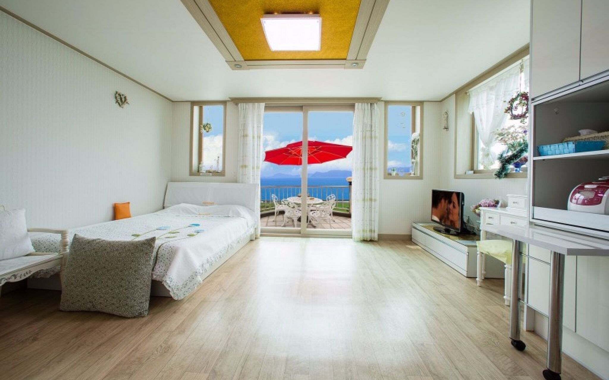 Seokmodo White Wing Pension