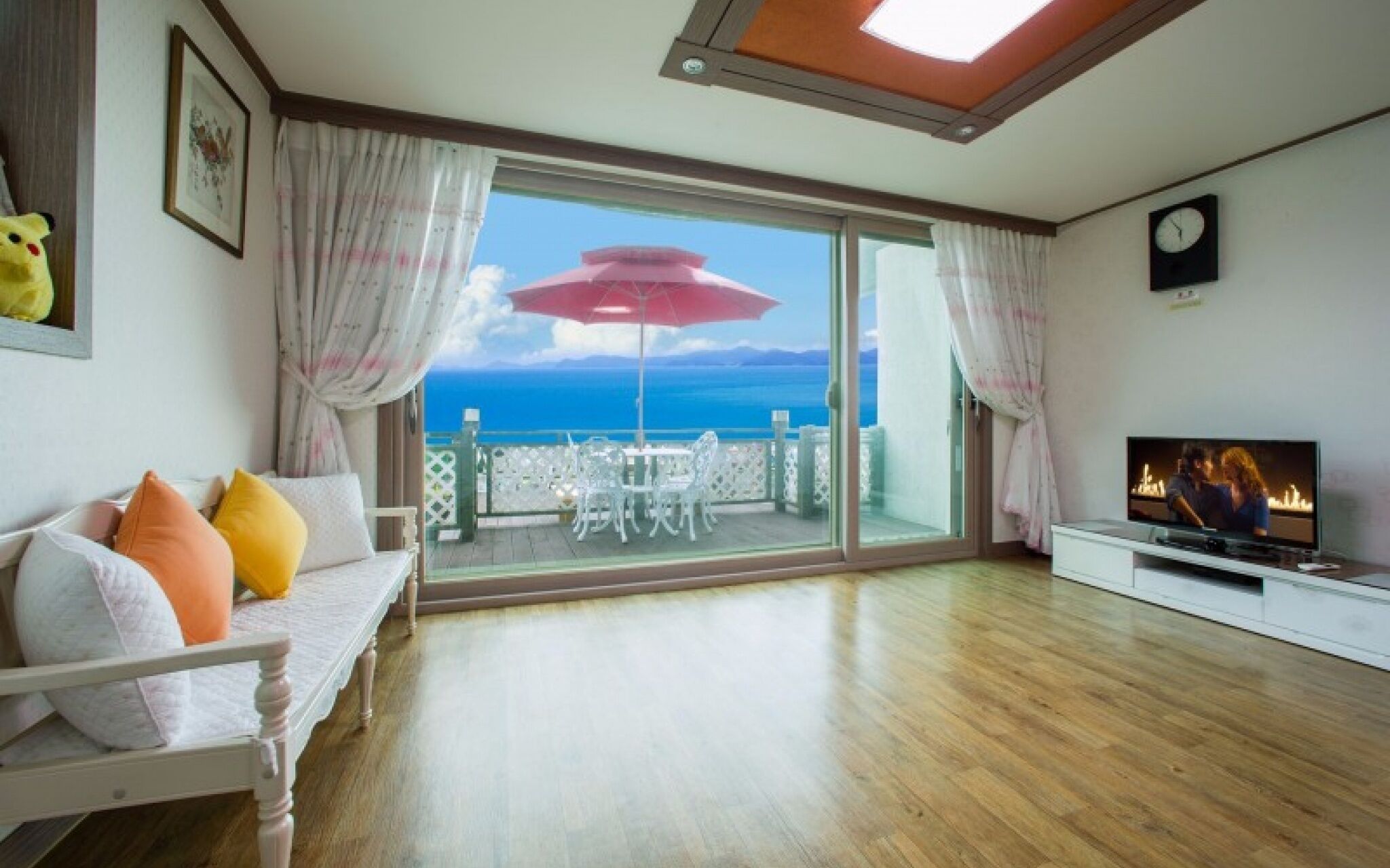 Seokmodo White Wing Pension