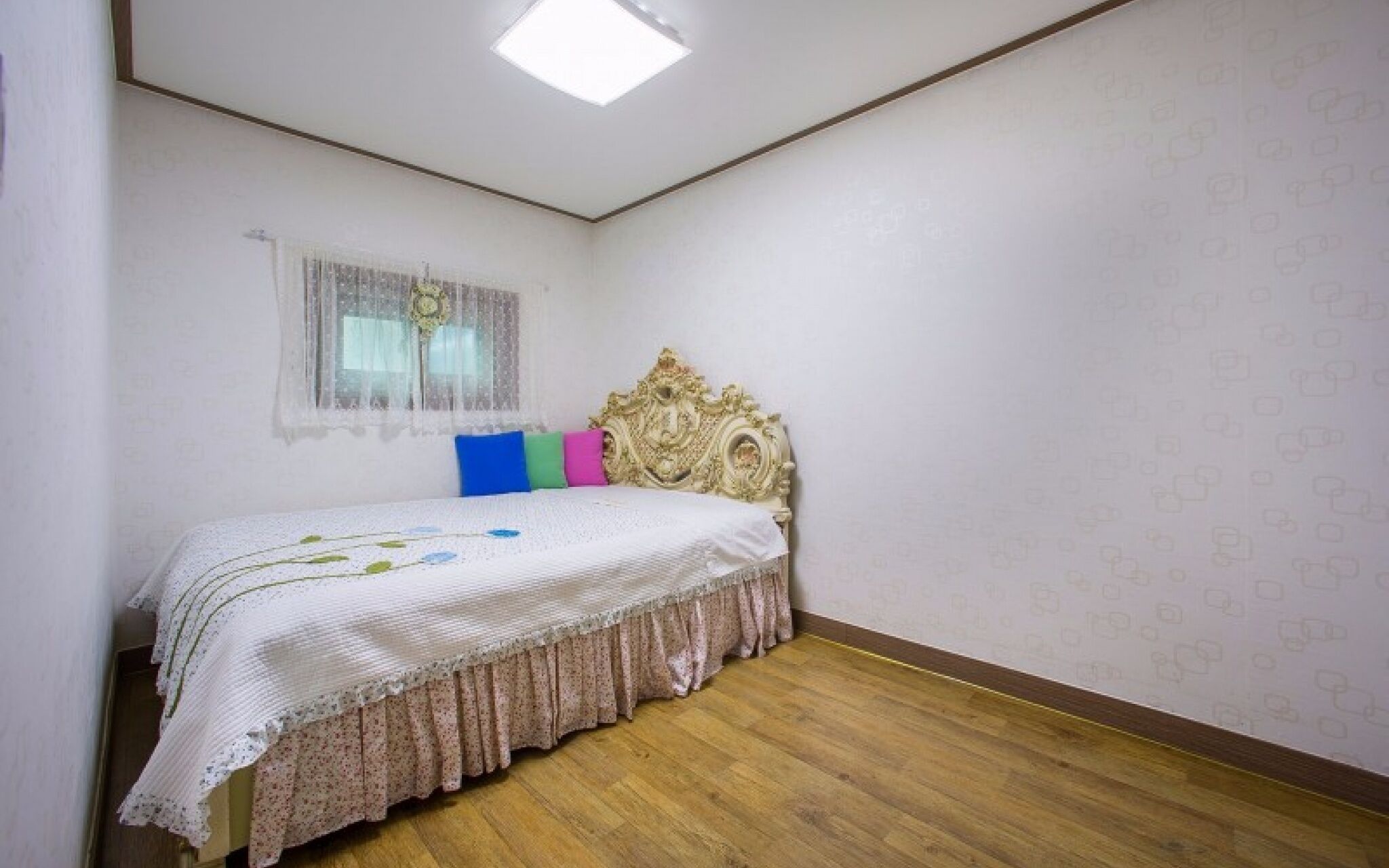 Seokmodo White Wing Pension