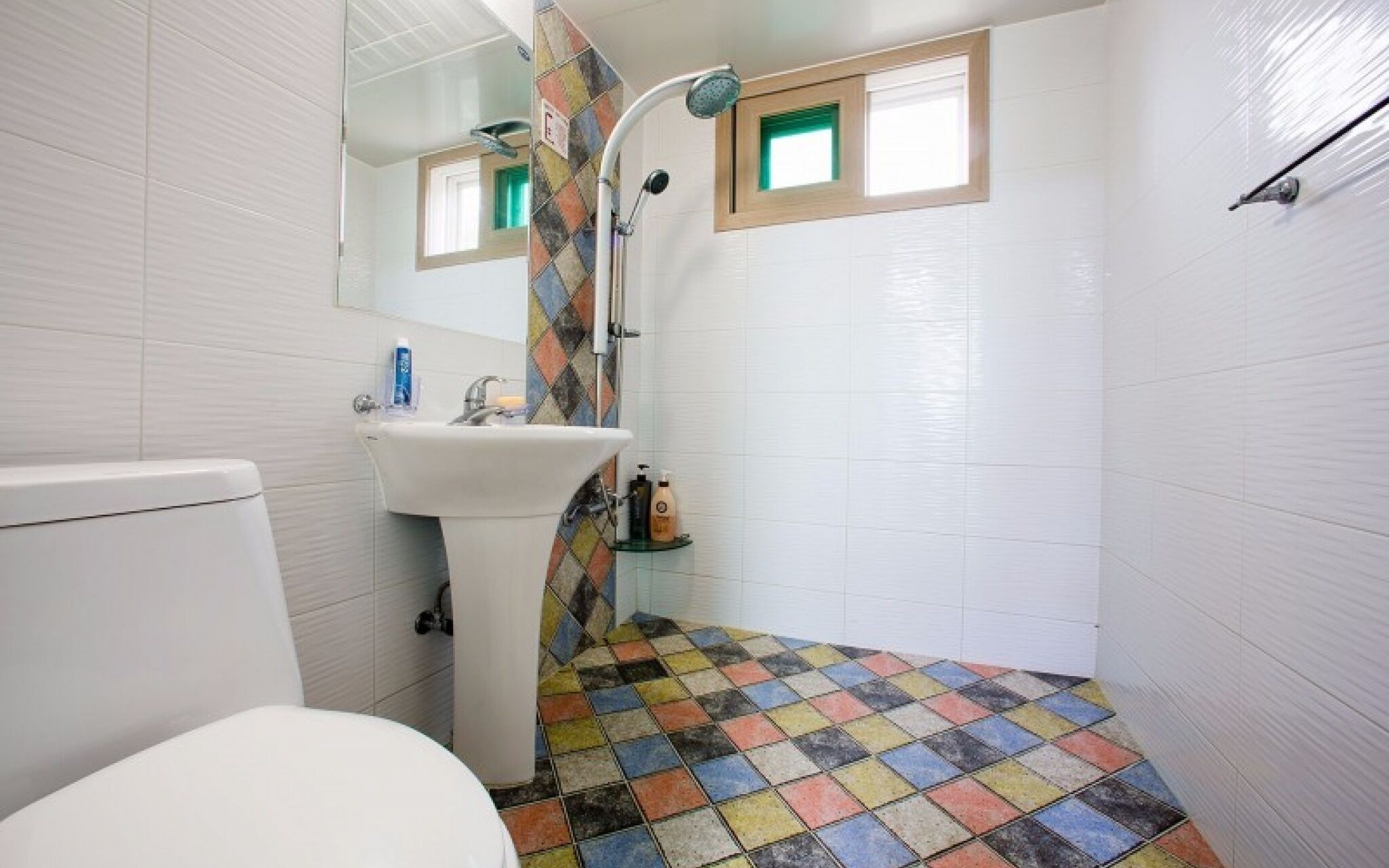 Seokmodo White Wing Pension