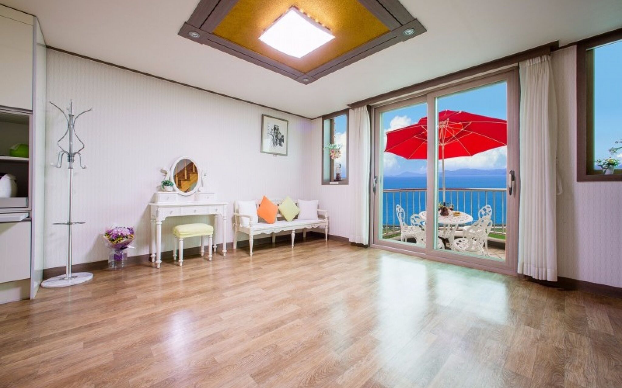 Seokmodo White Wing Pension