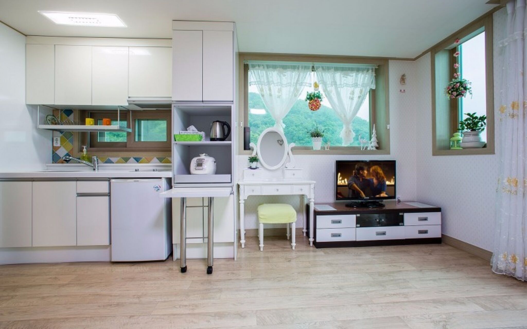 Seokmodo White Wing Pension