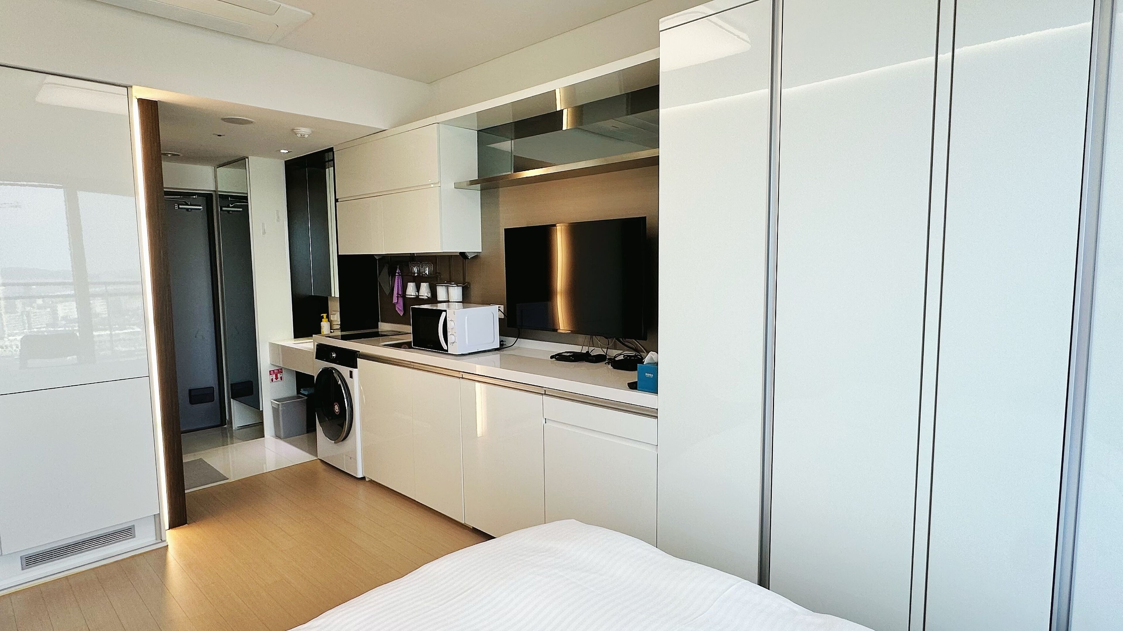 Shine Hotel