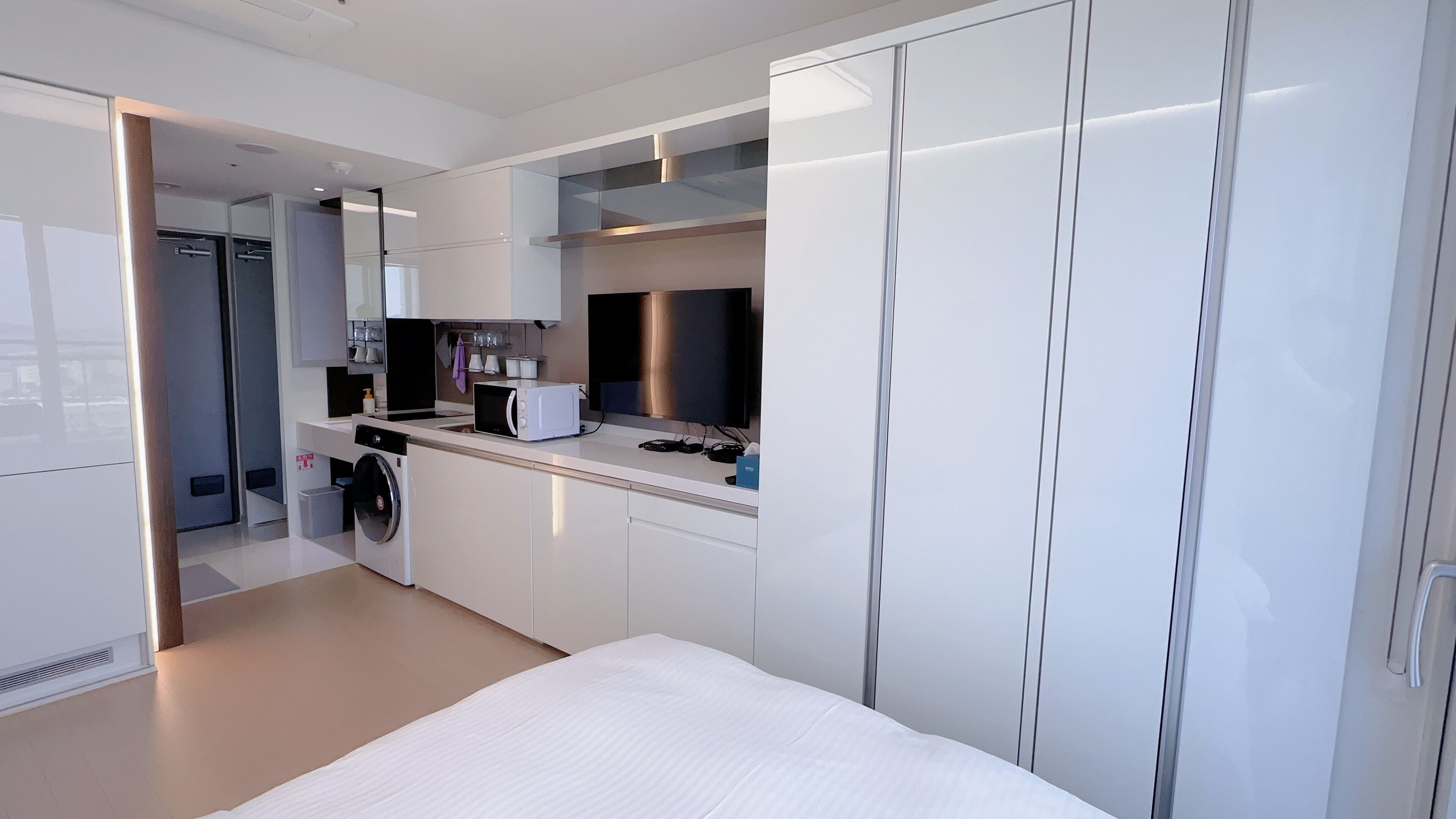 Shine Hotel