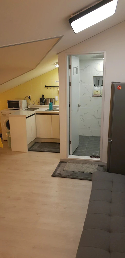 W Premium Airport Guesthouse