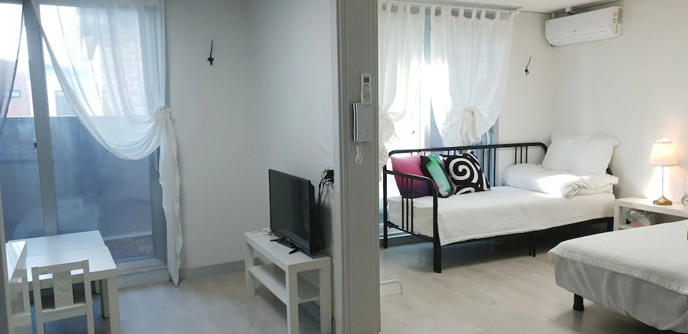 W Premium Airport Guesthouse