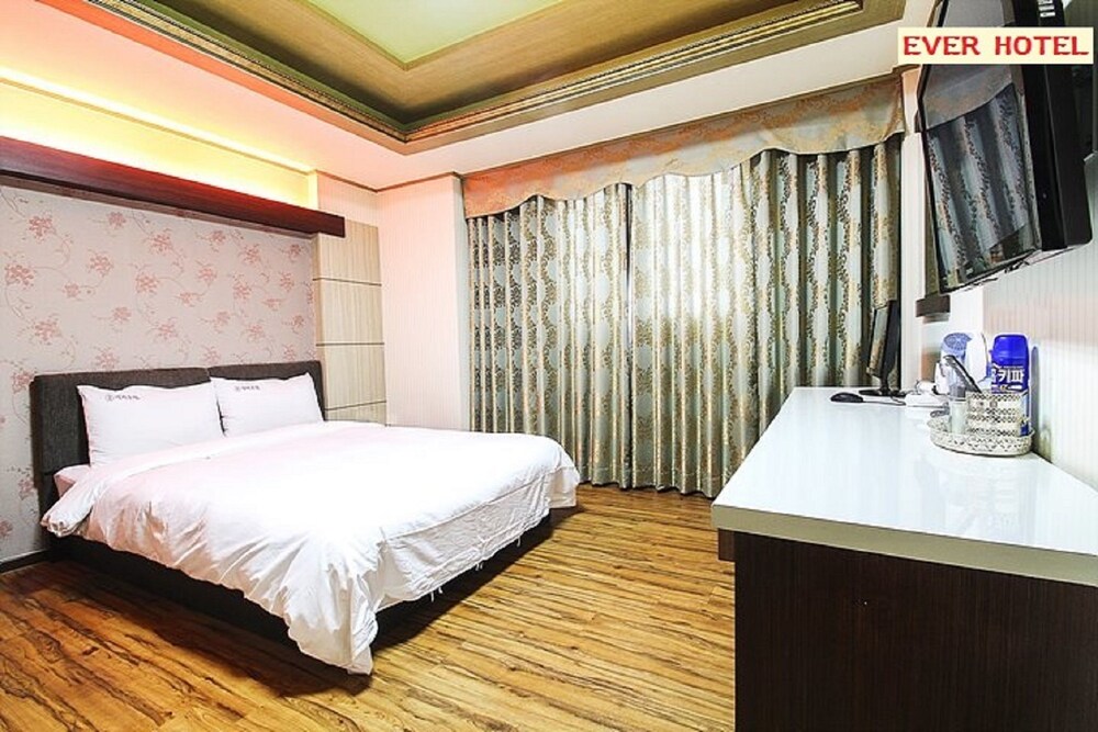 Ever Hotel
