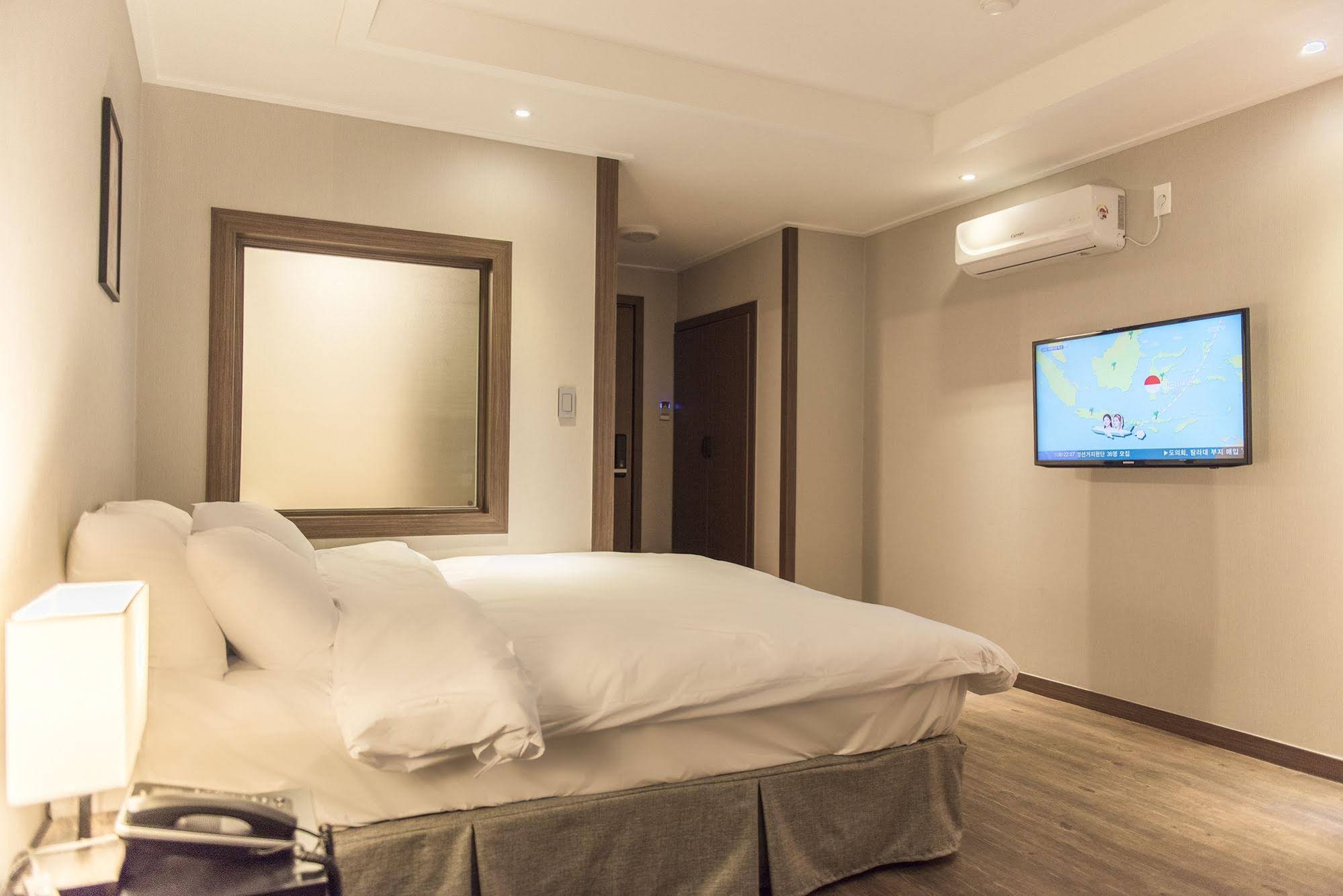 Hotel Check Inn