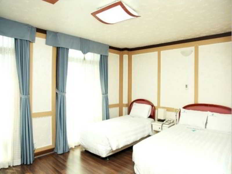 New Island Tourist Hotel